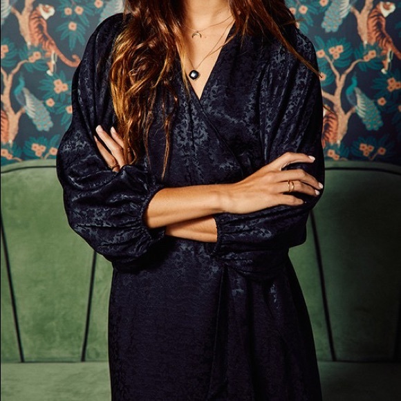 Kimon-style satin wrap dress - Picture 2 of 3